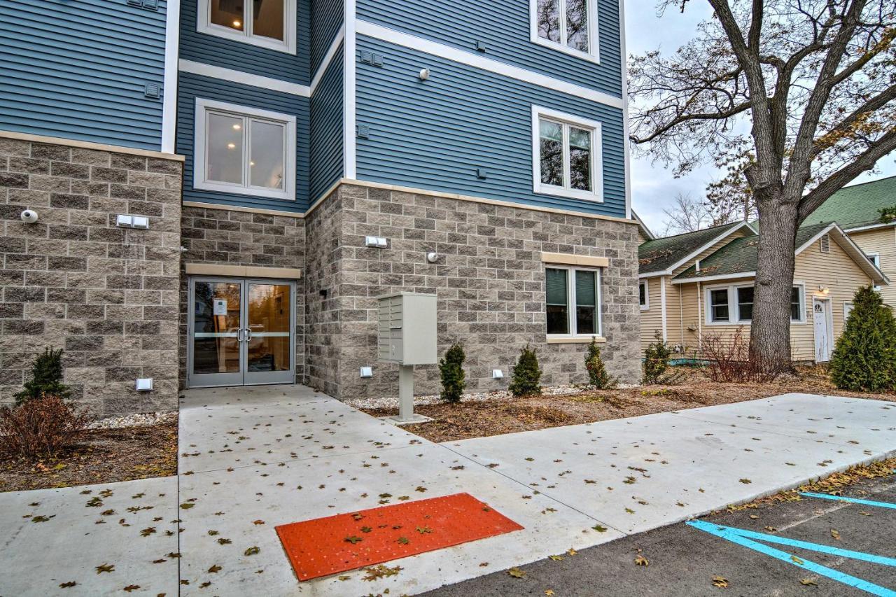 Modern Traverse City Condo About 1 Mi To Bay! Bagian luar foto