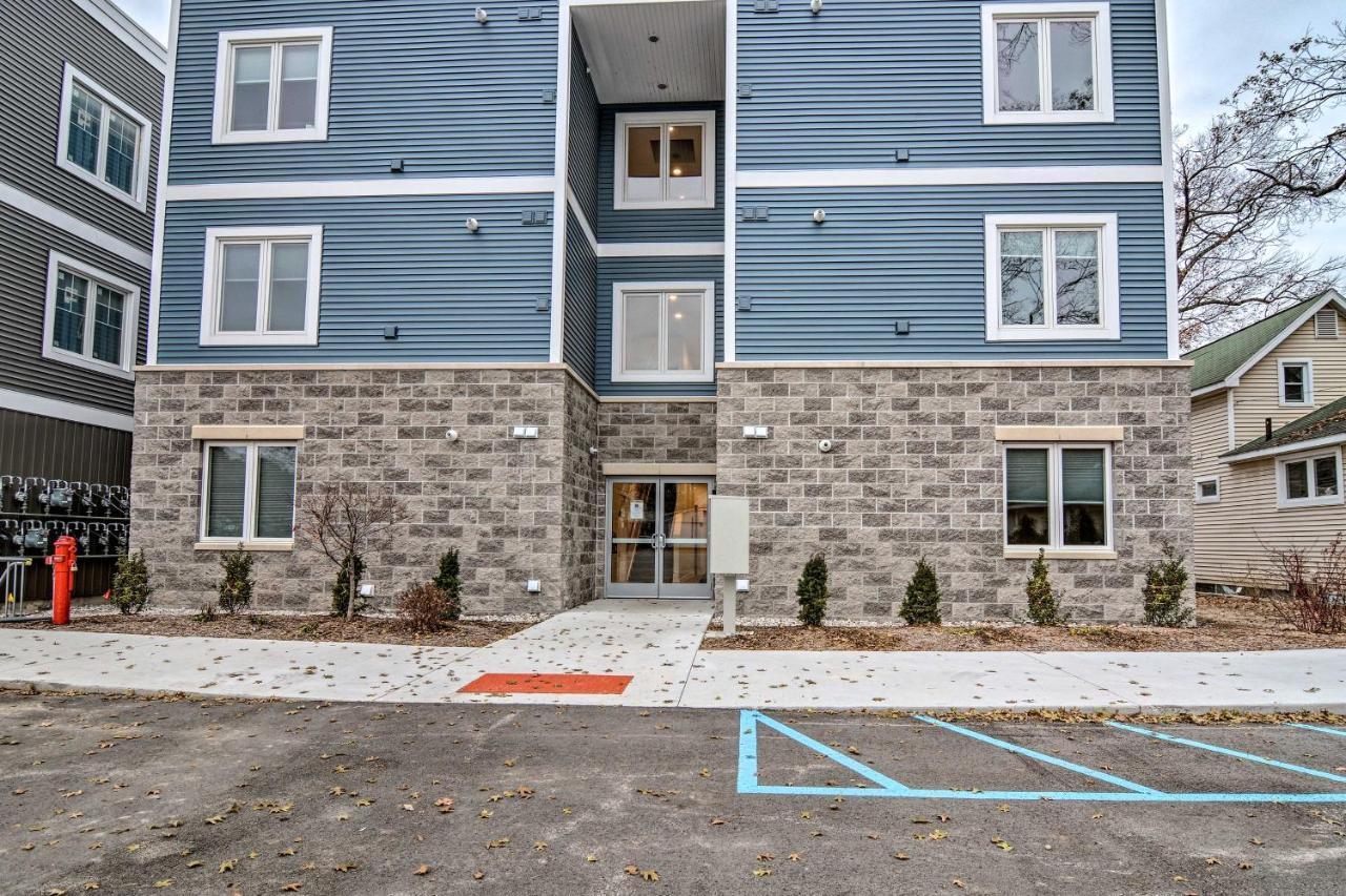 Modern Traverse City Condo About 1 Mi To Bay! Bagian luar foto